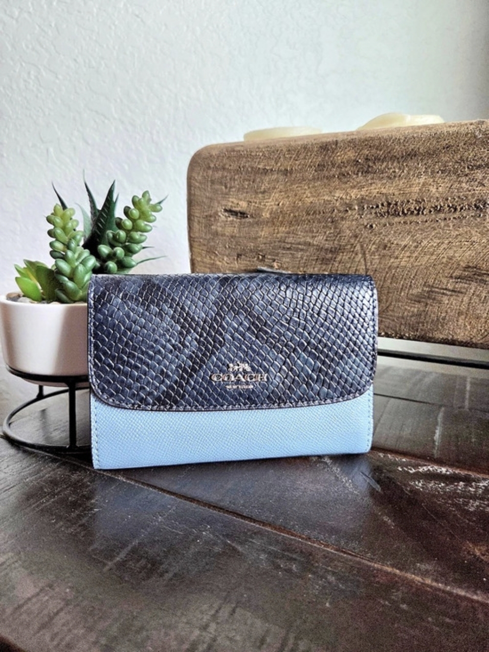 🔥Coach Wallet Textured Flap Blue & Black